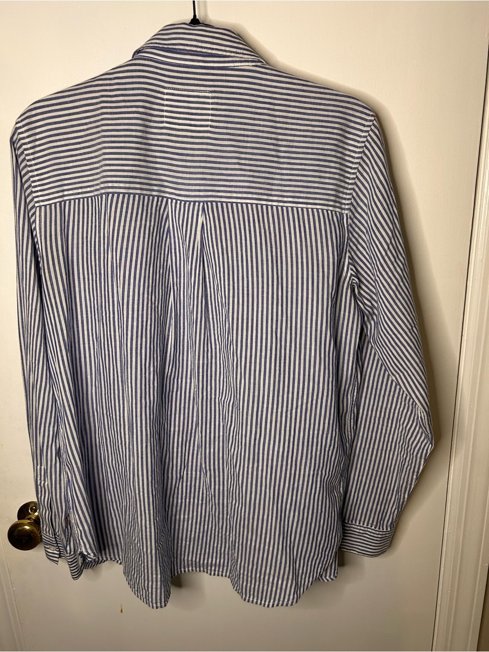 RAILS FRANCES BLUE AND WHITE STRIPED SHIRT WITH RED FLORAL APPLIQUÉ SZ MEDIUM - Picture 6 of 8